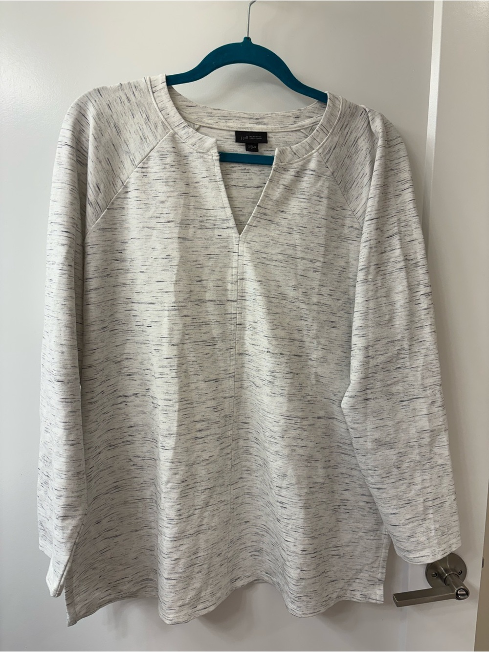 J. JILL WEAREVER WHITE/GRAY HEATHERED SPLIT NECK KNIT PULLOVER SWEATER SZ L